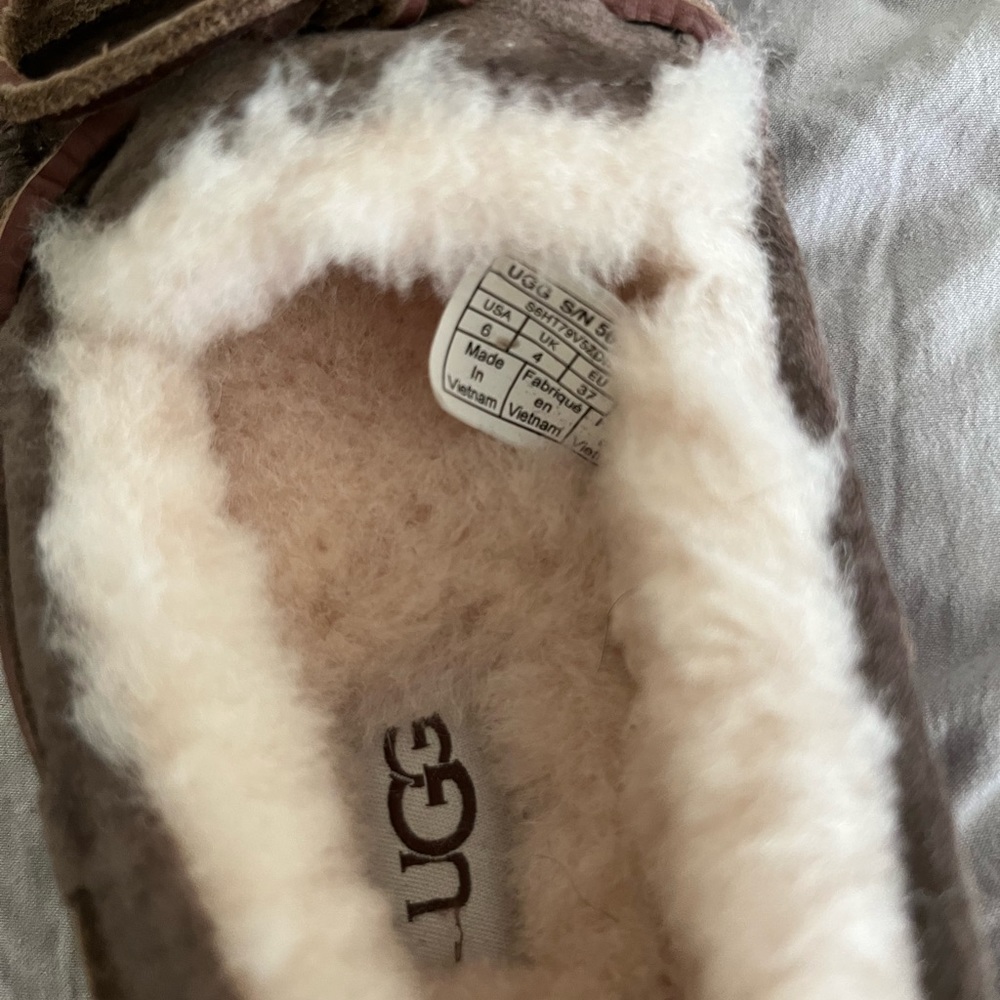 Uggs slippers